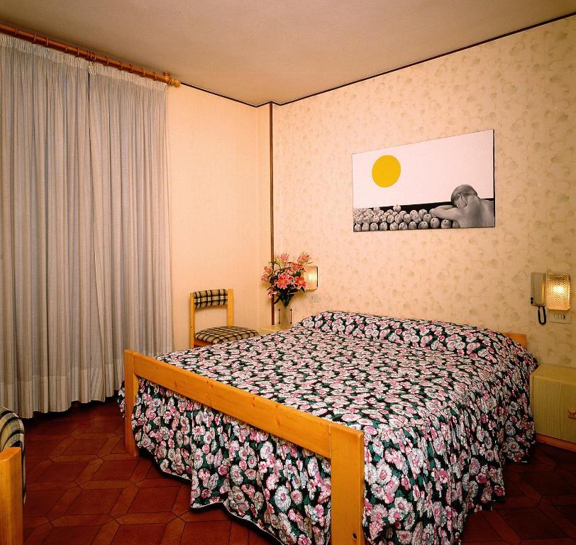 Hotel Del Pesce Luino Habitación foto