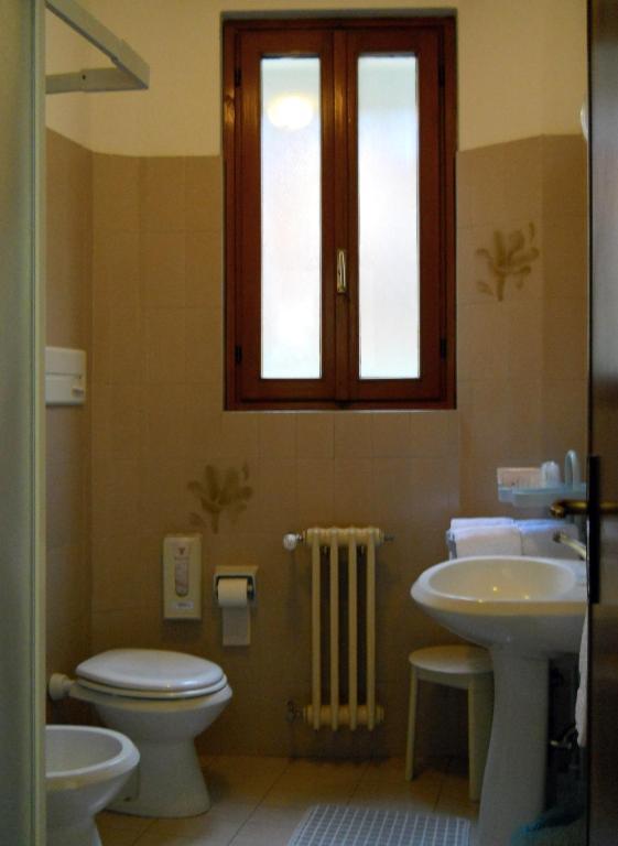 Hotel Del Pesce Luino Habitación foto