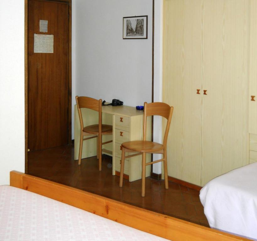 Hotel Del Pesce Luino Habitación foto